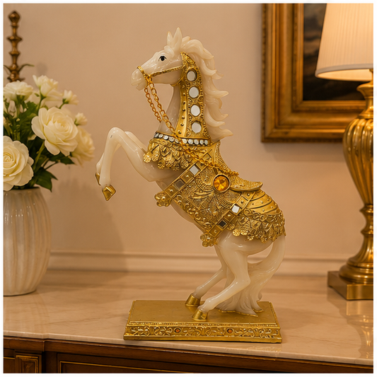 Caballo Decorativo Tipo Marfil con Detalles Dorados